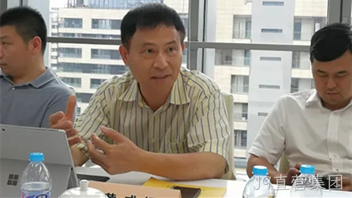 李校堃校长和黄成钢教授发言 李校堃校长和黄成钢教授发言